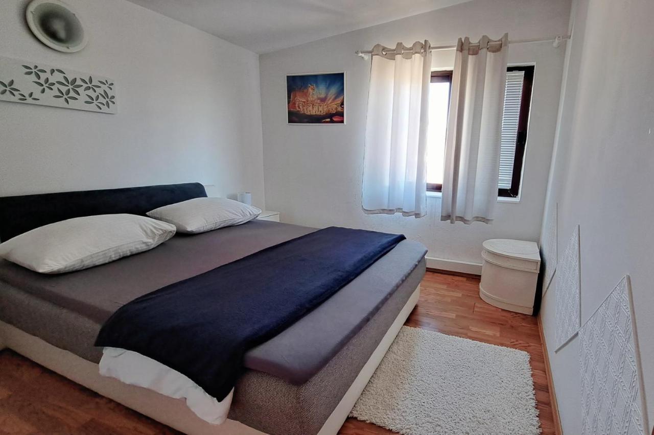 Maria Apartments Каштела Экстерьер фото
